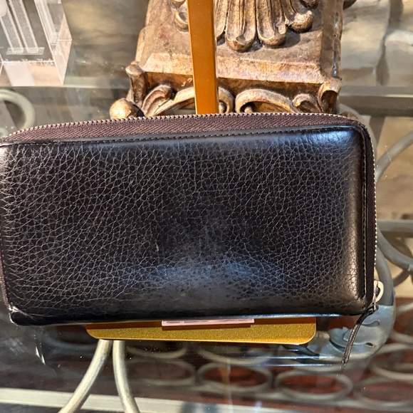 Gucci Shiny Black Leather Zip-Around Wallet - Picture 2 of 8